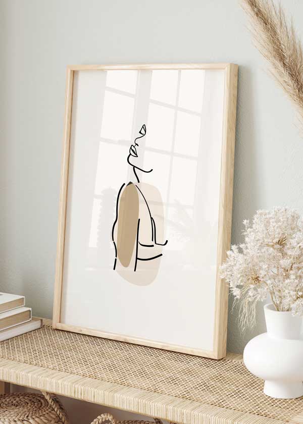 decoración con cuadros, ideas - lámina decorativa de ilustración de mujer en tonos beige, estilo nórdico