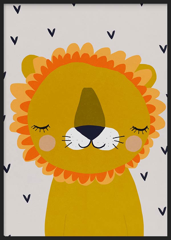 Tableau avec lion enfant à grande crinière moutarde, orange et beige, visage doux sur fond clair avec petits détails sombres, dans un style décoratif pour chambre d’enfant. Disponible sur kudeko.com