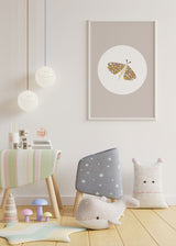 Decoración con cuadros, ideas -  cuadro infantil de mariposa con lunares. Ilustración infantil de mariposa. Cuadro infantil para dormitorio de niños y niñas. Lámina decorativa.