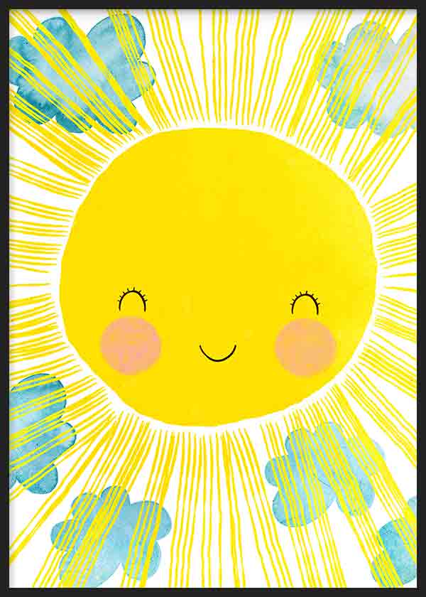 Cuadro con sol sonriente amarillo, rayos finos radiantes y nubes azules suaves sobre fondo blanco, de estilo infantil. Disponible en kudeko.com