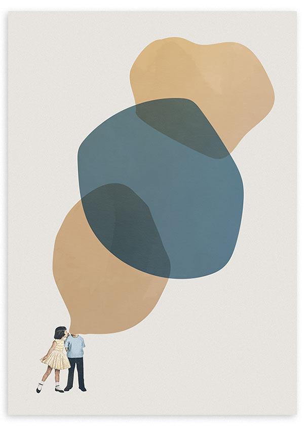 Tableau encadré avec deux enfants vus de dos sous de grandes formes organiques superposées, en bleu grisé, beige et fond clair, dans un style illustration contemporaine et apaisée. Disponible sur kudeko.com
