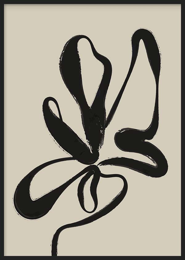 Quadro com flor abstrata de pétalas pretas orgânicas sobre fundo bege claro, linhas amplas, composição depurada e estilo minimalista contemporâneo. Disponível em kudeko.com