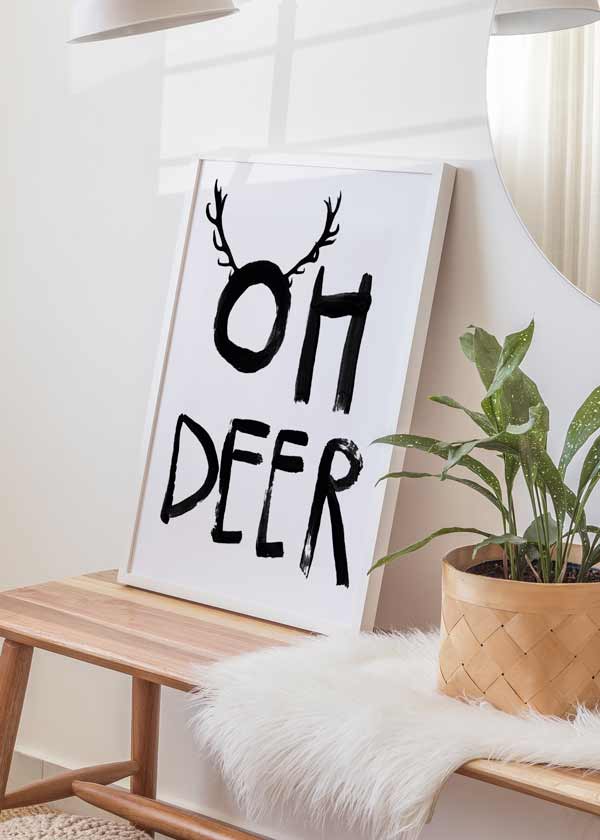 decoración con cuadros, ideas navidad - cuadro navideño con frase "Oh Deer" en blanco y negro - kudeko