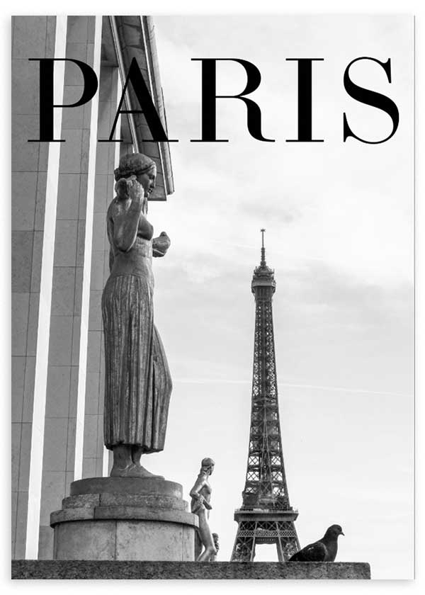 Gerahmtes Wandbild mit Eiffelturm, klassischen Skulpturen und dem Schriftzug PARIS in Weiß, Schwarz und Grau, im urbanen fotografischen Stil mit editorialer Anmutung. Erhältlich auf kudeko.com