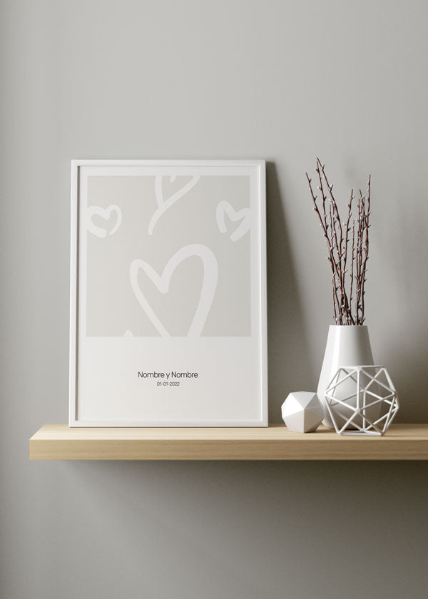 Decoración con cuadros, ideas -  lámina decorativa personalizada para parejas o amistades con ilustración de corazones en color beige. Cuadro personalizado para parejas.