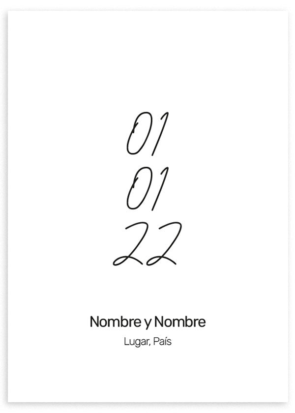 Personalisiertes gerahmtes Wandbild mit Datum in schwarzen Ziffern, Namen und Ort auf weißem Hintergrund, klare Komposition im minimalistischen Stil für ruhige Wandgestaltung. Erhältlich auf kudeko.com