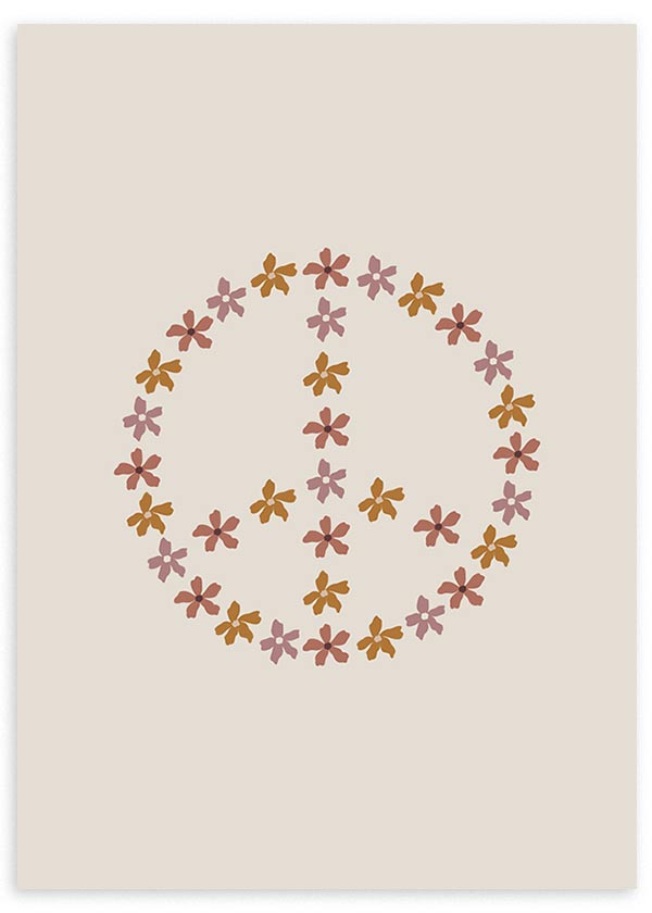 Gerahmtes Wandbild mit Friedenssymbol aus kleinen Blumen in Altrosa, Terrakotta und Senfgelb auf hellbeigem Hintergrund, gestaltet im klaren nordischen Stil. Erhältlich auf kudeko.com