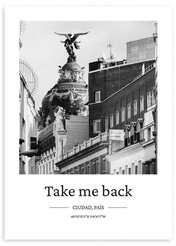 Cuadro de cúpula monumental con escultura alada, edificios urbanos clásicos y modernos en tonos negro, gris y blanco, estilo ciudades. Disponible en kudeko.com