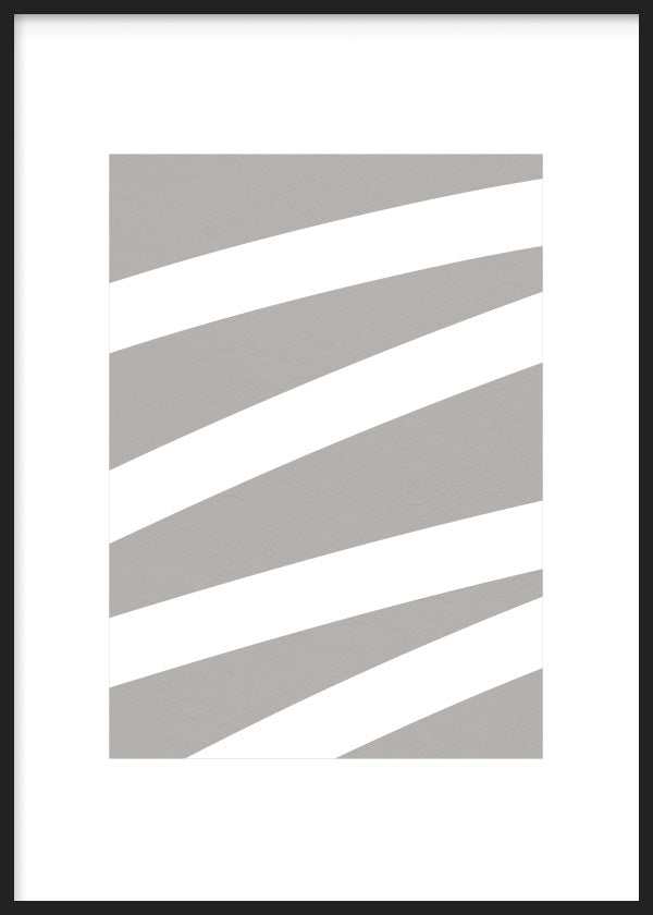 Quadro com faixas curvas brancas sobre fundo cinza taupe, composição diagonal limpa, formas amplas e estilo minimalista contemporâneo sereno. Disponível em kudeko.com