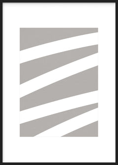 Tableau avec bandes courbes blanches sur fond gris taupe, composition diagonale épurée, formes larges et style minimaliste contemporain apaisant. Disponible sur kudeko.com