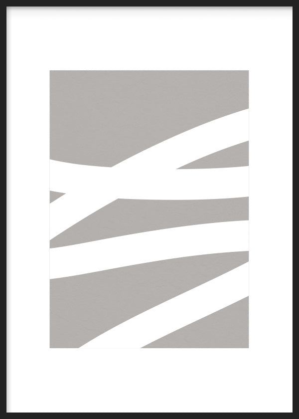 Quadro com faixas brancas curvas e diagonais sobre fundo cinza taupe, composição abstrata de contraste suave, tons neutros e estilo minimalista elegante. Disponível em kudeko.com