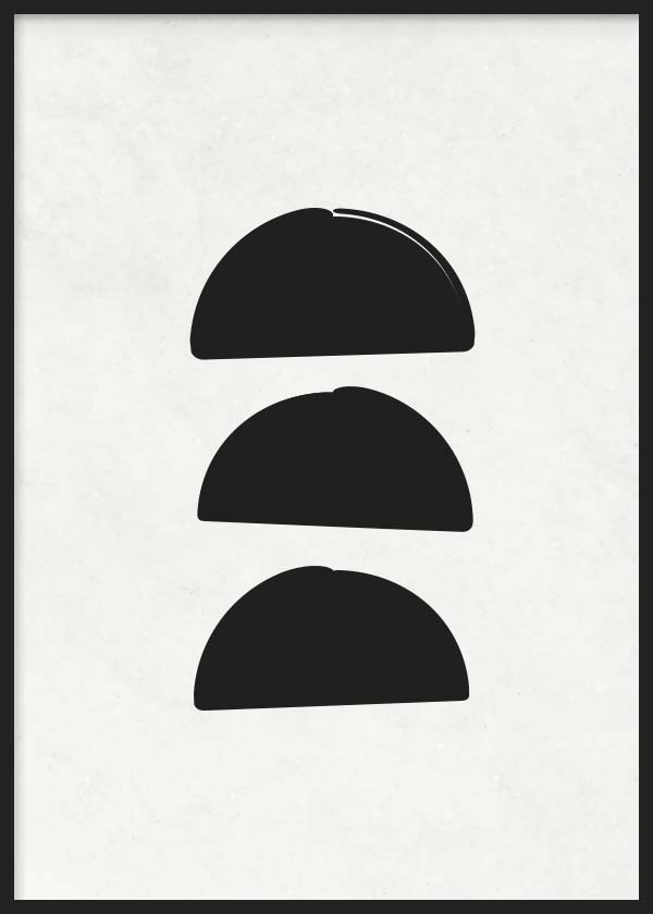 Gerahmtes Wandbild mit drei schwarzen Halbkreisformen auf cremeweißem Hintergrund, klarer Komposition, deutlichem Kontrast und minimalistischem Stil. Erhältlich auf kudeko.com