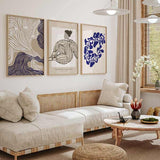 decoración con cuadros, ideas - lámina decorativa de ilustración abstracta con trazos en blanco y azul sobre fondo beige oscuro - kudeko