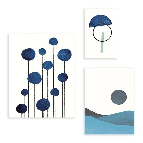 Conjunto de tres cuadros con formas circulares azules, líneas finas negras, semicírculo geométrico y paisaje minimal en tonos azul, gris y negro, de estilo abstracto. Disponible en kudeko.com