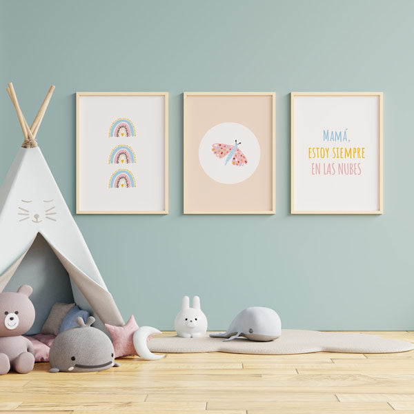 Decoración con cuadros, mural -  cuadro infantil con frase "Mamá, estoy siempre en las nubes". Lámina decorativa infantil con frase divertida.