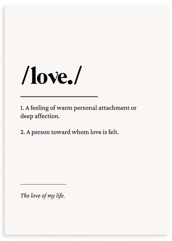 Cuadro con la palabra love en tipografía negra, definición en inglés sobre fondo blanco y composición limpia de estilo con frases. Disponible en kudeko.com