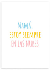 cuadro infantil con frase "Mamá, estoy siempre en las nubes". Lámina decorativa infantil con frase divertida.