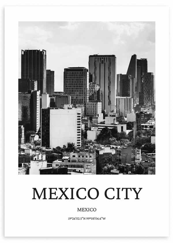 Cuadro con skyline de Ciudad de México en blanco y negro, rascacielos modernos, edificios urbanos y tipografía inferior de estilo fotográfico. Disponible en kudeko.com