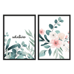 Ensemble de deux tableaux avec feuilles vert bleuâtre, fleurs roses et blanches, fond blanc, mot whatever et style floral doux et contemporain. Disponible sur kudeko.com
